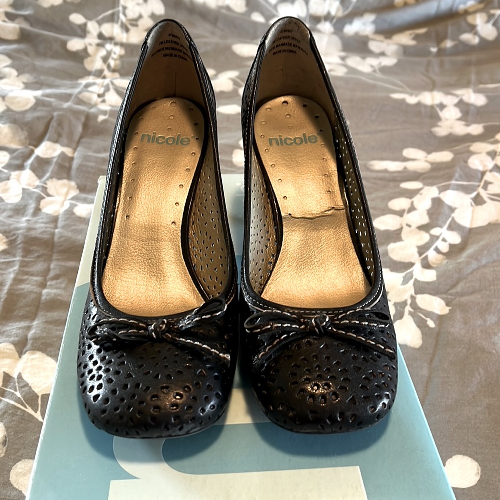 Nicole brand black pumps. SZ 7 M.